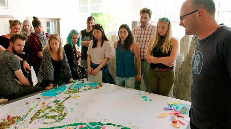 Animal Aided Design: Ein Professor für Ökologie und seine Studenten von der TU Freising wollen gemeinsam mit Landschaftsarchitekten innovative Ideen entwickeln. – Bild: BR