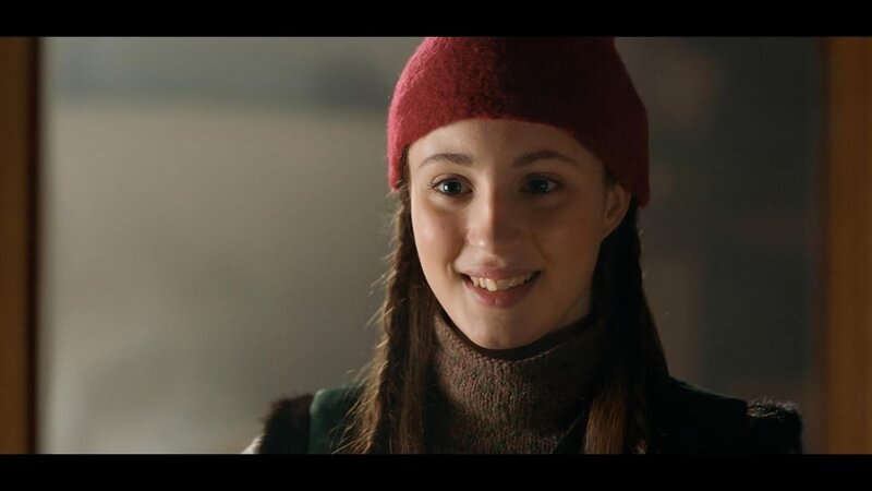 Tinka (Josephine Chavarria Højbjerg) ist voller Vorfreude auf das Wiedersehen mit ihrem Vater. – Bild: BR/​Cosmo Film/​TV2 Denmark