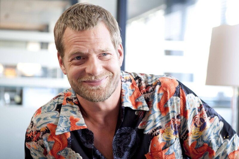 Mick Brisgau (Henning Baum) – Bild: ProSiebenSat.1 Media SE