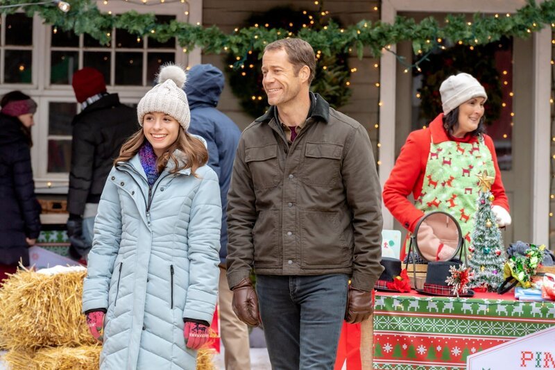 l-r: Sara Bradley (Kellie Martin), Travis Carson (Colin Ferguson) – Bild: Shane Mahood /​ GEM Entertainment Kft