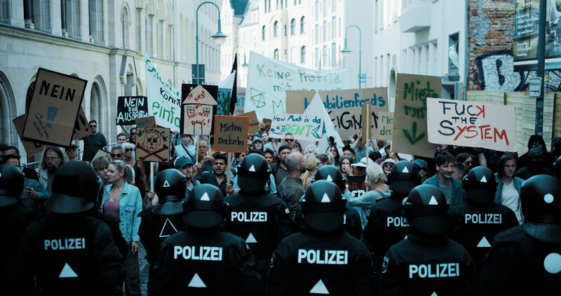 Allein zwischen den Fronten – Bild: Henner Besuch