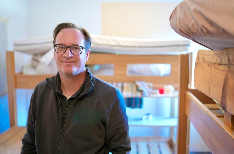 Schädlingsbekämpfer Christoph Otto bei der Bettwanzenbekämpfung. Weiteres Bildmaterial finden Sie unter www.br-foto.de.; BR Fernsehen BR STORY, „Comeback der Bettwanzen“, am Mittwoch (16.10.24) um 22:00 Uhr. Schädlingsbekämpfer Christoph Otto bei der Bettwanzenbekämpfung. Weiteres Bildmaterial finden Sie unter www.br-foto.de. © BR/Christian Meckel, honorarfrei – Verwendung gemäß der AGB im engen inhaltlichen, redaktionellen Zusammenhang mit genannter BR-Sendung und bei Nennung „Bild: BR/Christian Meckel“ (S2). BR/Bildmanagement, Tel: 089/5900–33133, Fax: -10585, Bildmanagement@br.de, www.br-foto.de – Bild: BR/Christian Meckel Schädlingsbekämpfer Christoph Otto bei der Bettwanzenbekämpfung. Weiteres Bildmaterial finden Sie unter www.br-foto.de.; BR Fernsehen BR STORY, „Comeback der Bettwanzen“, am Mittwoch (16.10.24) um 22:00 Uhr. Schädlingsbekämpfer Christoph Otto bei der Bettwanzenbekämpfung. Weiteres Bildmaterial finden Sie unter www.br-foto.de. © BR/Christian Meckel, honorarfrei – Verwendung gemäß der AGB im engen inhaltlichen, redaktionellen Zusammenhang mit genannter BR-Sendung und bei Nennung „Bild: BR/Christian Meckel“ (S2). BR/Bildmanagement, Tel: 089/5900–33133, Fax: -10585, Bildmanagement@br.de, www.br-foto.de – Bild: BR/Christian Meckel