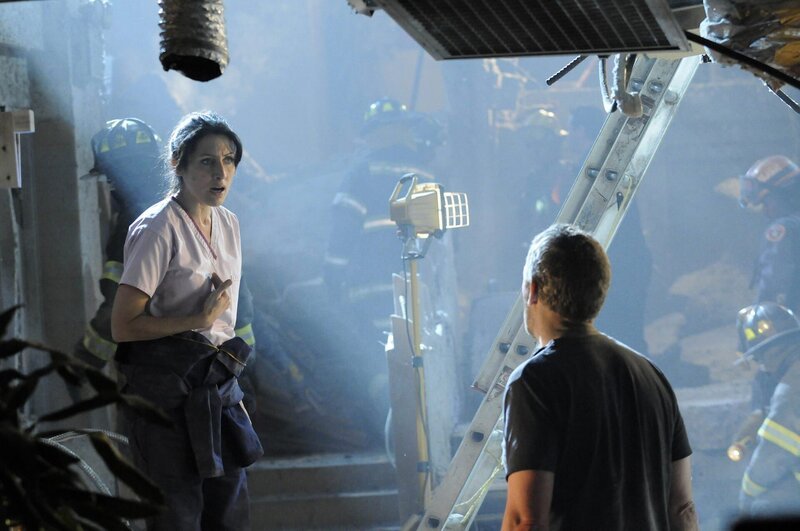 Dr. Lisa Cuddy (Lisa Edelstein, l.) und House (Hugh Laurie) – Bild: Universal Network Television LLC