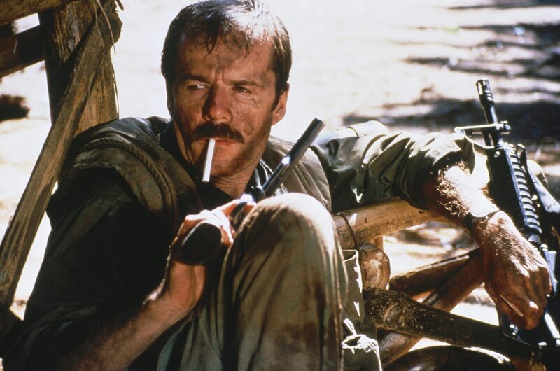 Als Sergeant McNamara (Robert F. Lyons) ein frischgebackener Lieutenant ohne Kriegserfahrung als Vorgesetzter zugewiesen wird, ist er ziemlich entsetzt. Doch schon bald gelingt es dem jungen Mann, sich Respekt zu verschaffen … – Bild: Kineos Als Sergeant McNamara (Robert F. Lyons) ein frischgebackener Lieutenant ohne Kriegserfahrung als Vorgesetzter zugewiesen wird, ist er ziemlich entsetzt. Doch schon bald gelingt es dem jungen Mann, sich Respekt zu verschaffen … – Bild: Kineos
