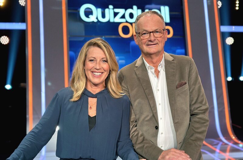 Team „Moderation“: Anne Gesthuysen (l.) und Frank Plasberg (r.) – Bild: ARD/​ITV Studios