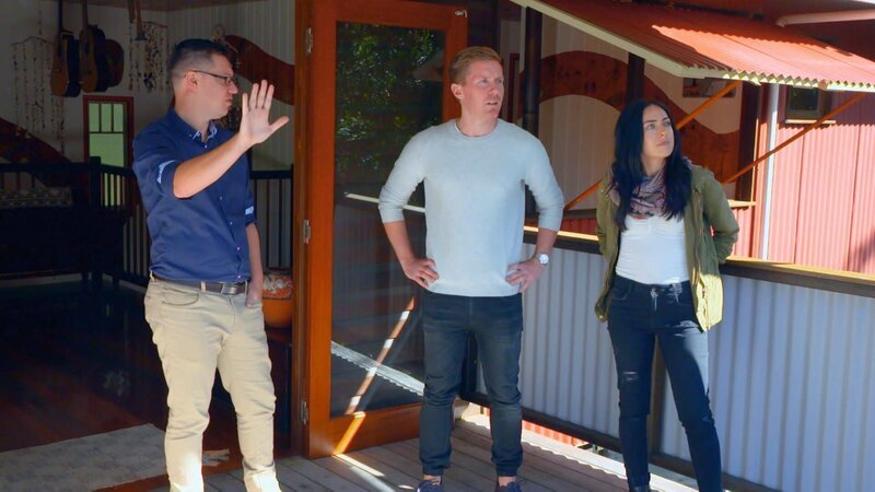 Ein frisch verlobtes Paar sucht auf seiner Heimatinsel in Australien nach ihrem nächsten Abenteuer – und ihrem ersten gemeinsamen Zuhause. Die Vielgereisten müssen sich nur noch entscheiden, ob sie ein Haus an der Cooloola-Küste oder in der wilden Natur bevorzugen. – Bild: HGTV