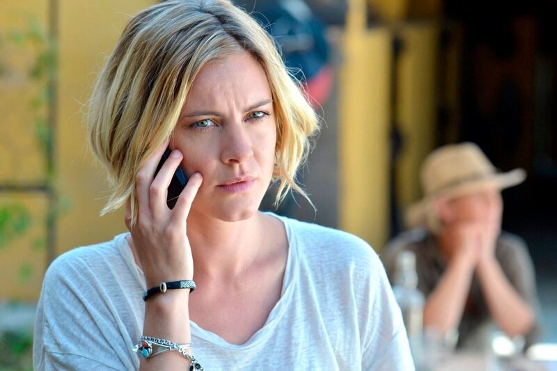 Reporterin Annika Bengtzon (Malin Crépin) recherchiert eine brandheiße Story in Spanien. – Bild: ARD Degeto/​Yellow Bird/​E. Aavatsmark