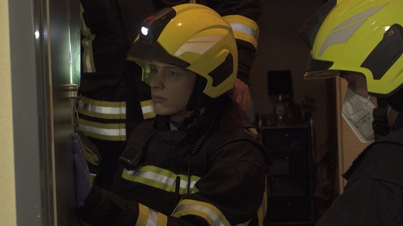 Die Feuerwehrleute waren auf alles vorbereitet. – Bild: Warner Bros. Discovery