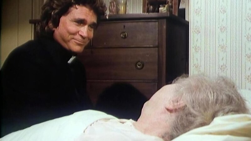 Ost-West ist eine Himmelsrichtung: Jonathan (Michael Landon) will Marias (Eda Reiss Merin) letzten Wunsch erfüllen – Bild: BBL