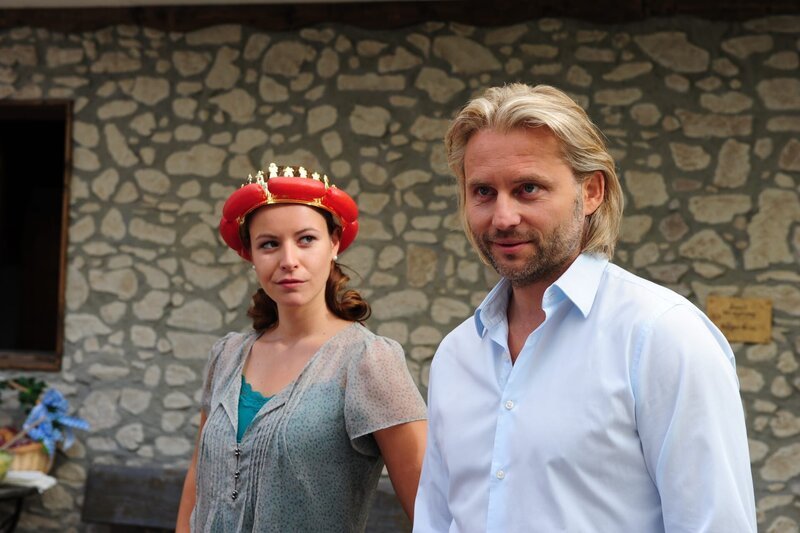 Gitti (Kathleen Fiedler, l.); Michael (Erich Altenkopf, r.) – Bild: ARD /​ Ann Paur