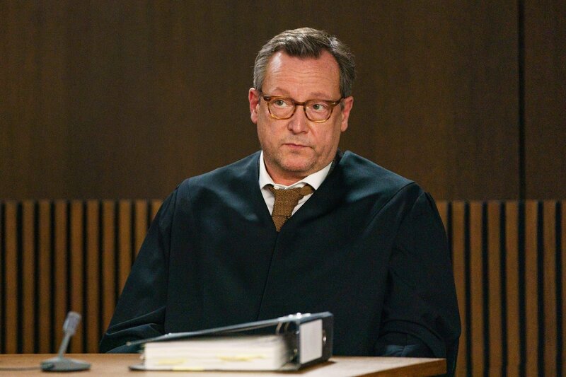 Sie sagt. Er sagt. von Ferdinand von Schirach – Bild: Julia Terjung/​ZDF