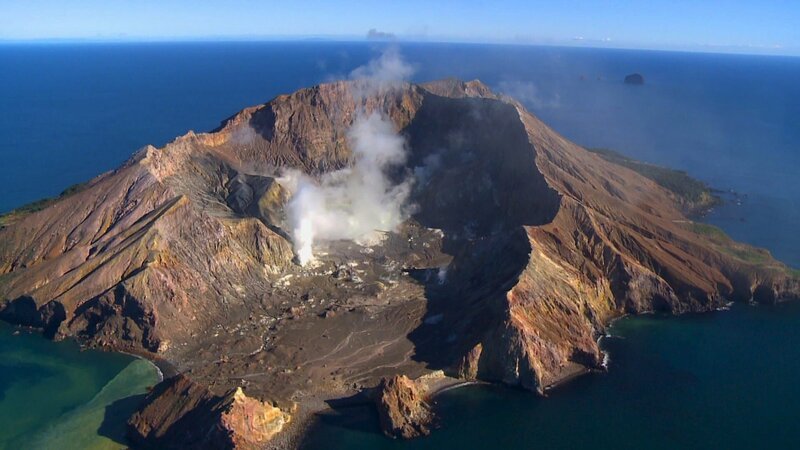 Die Vulkaninsel White Island, 50 Kilometer vor der Küste der Nordinsel Neuseelands. – Bild: ZDF und Simone Stripp.