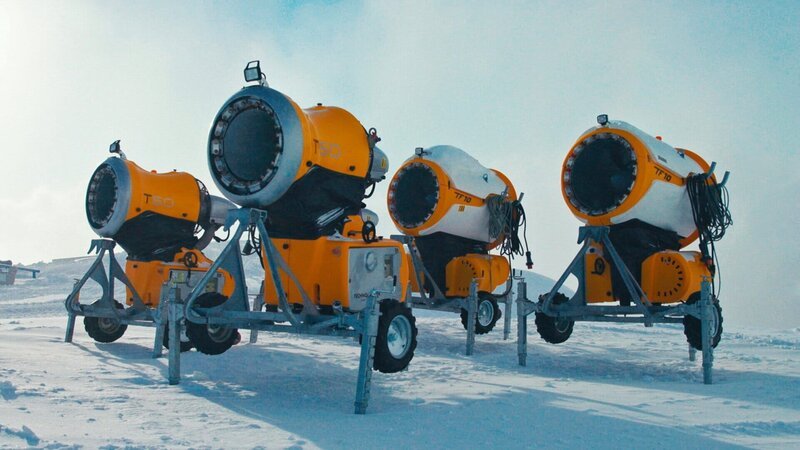 NZZ Format Schnee aus Maschinen – Hat Skifahren noch eine Zukunft? Schneekanonen – Bild: SRF/​NZZ Format