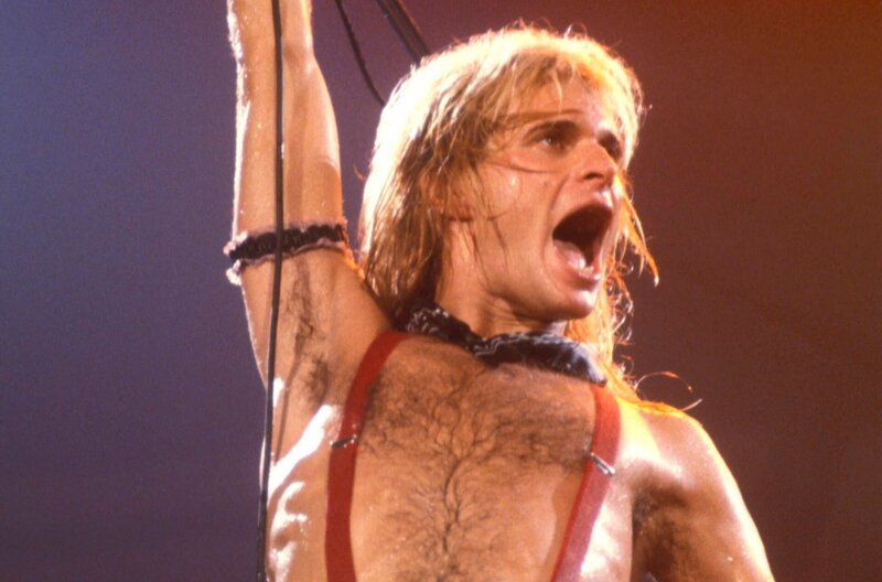 David Lee Roth beim Auftritt der Rockband Van Halen live in Toronto, Canada. – Bild: SWR/​Alamy Stock Photo/​Kevin Estrada /​ MediaPunch
