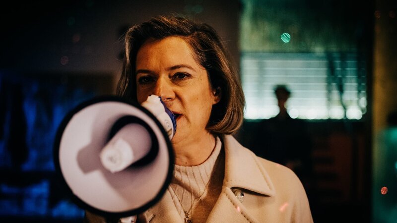 Polizeipräsidentin (Johanna Orsini-Rosenberg). – Bild: Ingo Pertramer /​ ORF /​ Superfilm