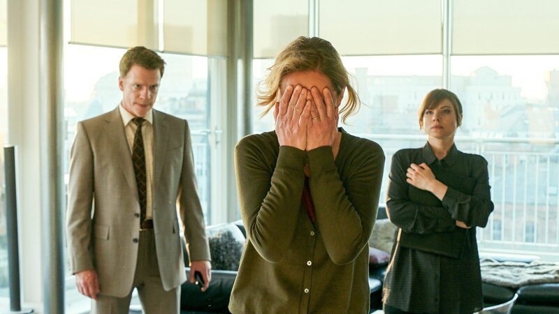 William Houston (Inspector Peter Fielder), Karoline Eichhorn (Gillian Ward), Sarah Quintrell (Christy McMarrow). – Bild: 3sat