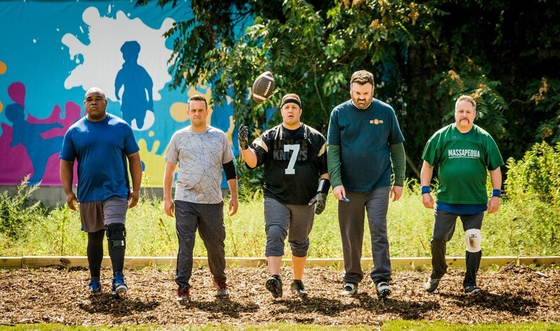 V.l.: Tyrone ‚Goody‘ Goodman (Leonard Earl Howze), Duffy (Lenny Venito), Kevin Gable (Kevin James), Mott (Christopher Brian Roach), Kyle Gable (Gary Valentine) +++ – Bild: RTL /​ © 2016 Sony Pictures Television Inc. and CBS Studios Inc. All Rights Reserved.