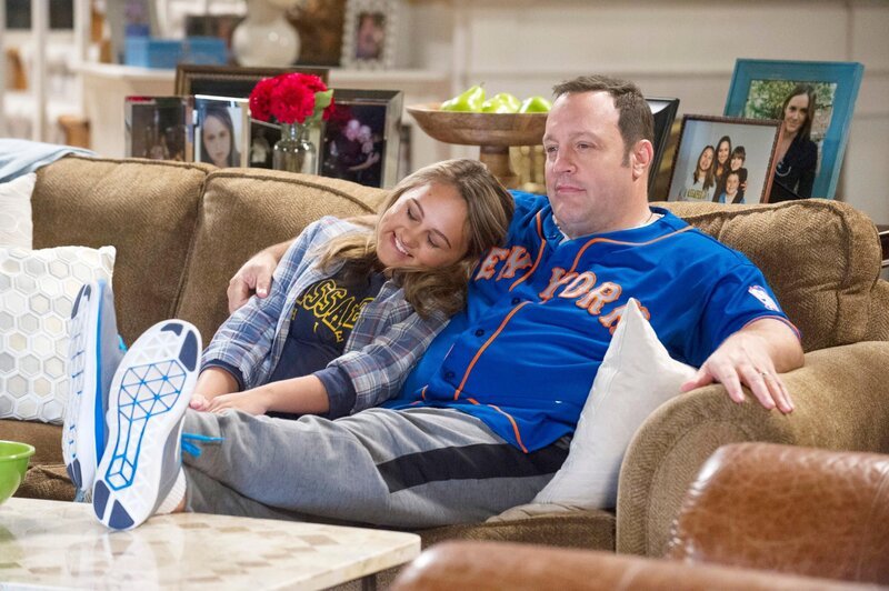 Sara Gable (Mary-Charles Jones), Kevin Gable (Kevin James) +++ – Bild: RTL /​ © 2016 Sony Pictures Television Inc. and CBS Studios Inc. All Rights Reserved.