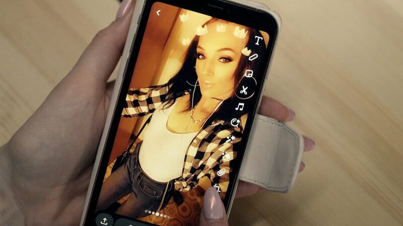 Bild von Nikki Kuhnhausen auf dem Telefondisplay – Bild: A+E NETWORKS