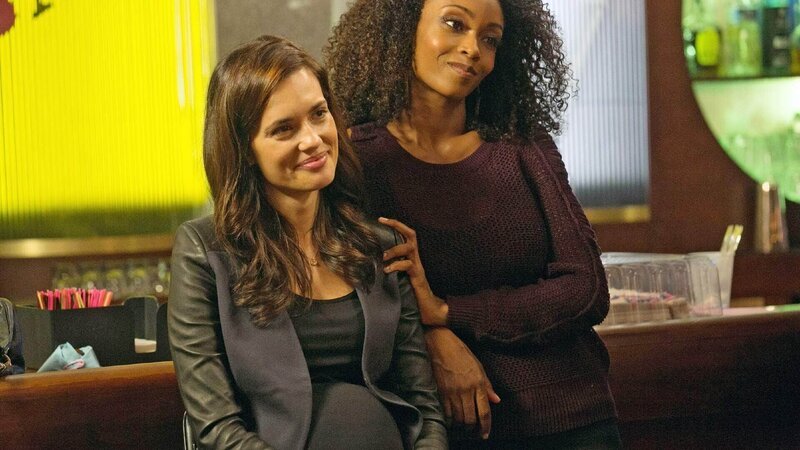 Dr. Natalie Manning (Torrey DeVitto, l.), April Sexton (Yaya DaCosta) – Bild: VOX /​ NBC Studios