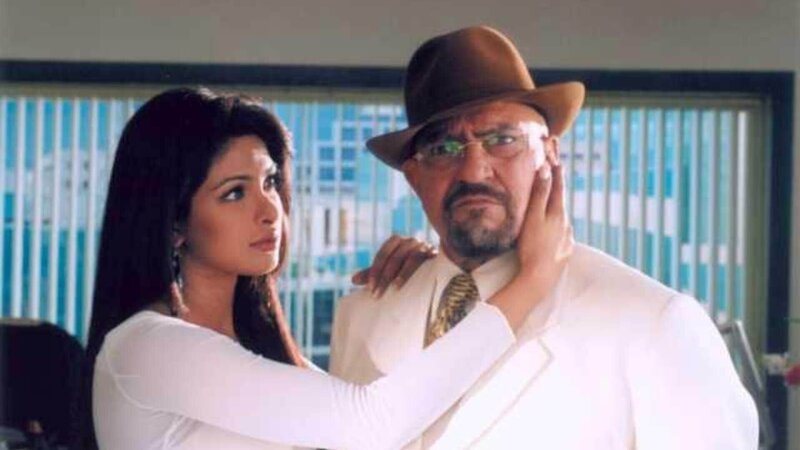 Mrs. Sonia Roy (Priyanka Chopra Jonas) und Ranjit Roy (Amrish Puri) Die Verwendung des sendungsbezogenen Materials ist nur mit dem Hinweis und Verlinkung auf TVNOW gestattet. – Bild: RTL Mrs. Sonia Roy (Priyanka Chopra Jonas) und Ranjit Roy (Amrish Puri) Die Verwendung des sendungsbezogenen Materials ist nur mit dem Hinweis und Verlinkung auf TVNOW gestattet. – Bild: RTL