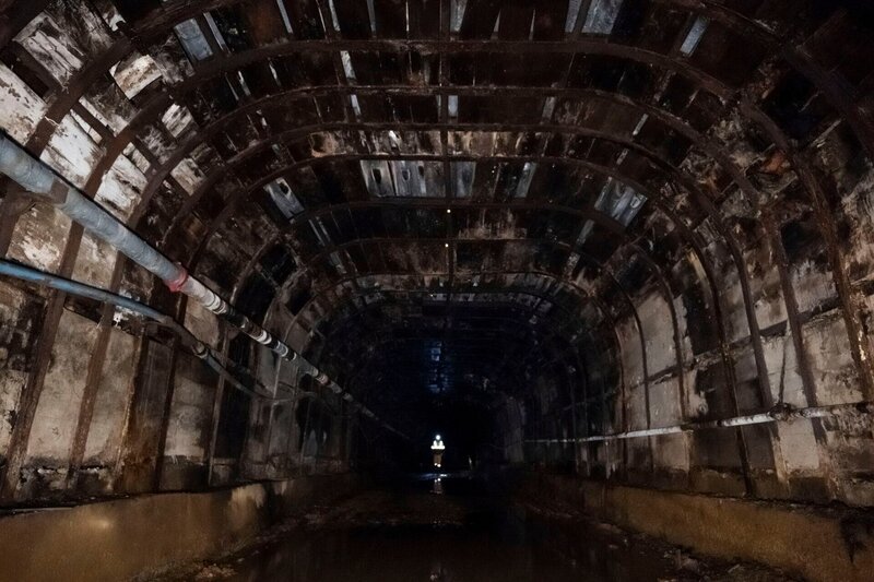 In der South Crofty Mine wurden einst Kupfer und Zinn gefördert. Nun sind Bergleute auf der Jagd nach Lithium. – Bild: Phoenix Television