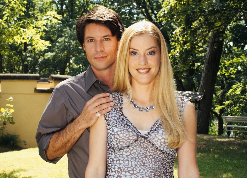 Die Hauptdarsteller der Telenovela «Julia – Wege zum Glück»: Roman Rossa als Daniel, Susanne Gärtner als Julia – Bild: SF