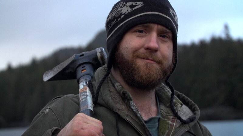 Oliver Johnson holds up an ax at his residence in Port Protection. – Bild: National Geographic