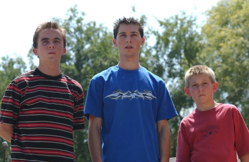 v.li.: Malcolm (Frankie Muniz), Reese (Justin Berfield), Dewey (Erik Per Sullivan) – Bild: ViacomCBS