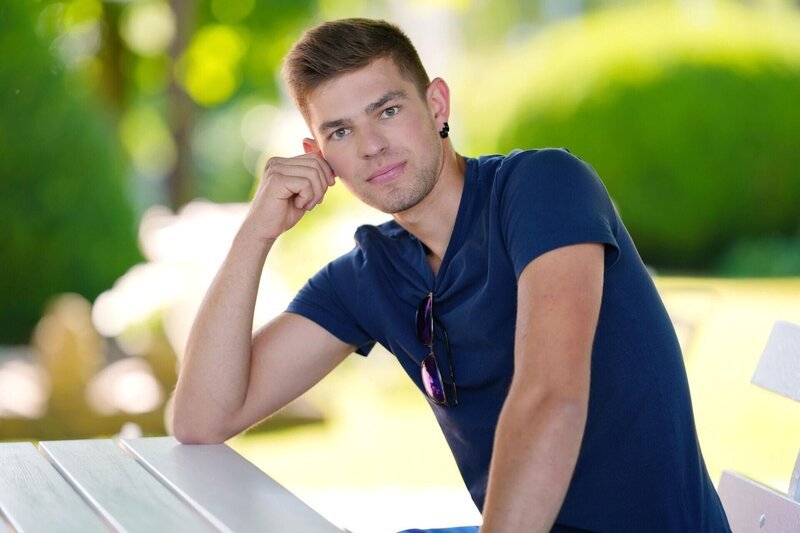 Mutterkuhhalter Paul (22) aus Sachsen +++ – Bild: RTL /​ Stefan Gregorowius