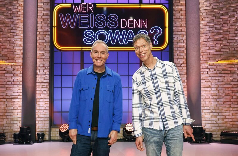 Die Kandidaten in dieser Sendung: Der Komiker Johann König (l.) und der Schauspieler und Komiker Martin Schneider (r.). – Bild: ARD/​Morris Mac Matzen