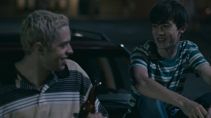 Zeke (Pete Davidson, l.); Monroe (Griffin Gluck, r.) – Bild: Big Time Adolescence LLC Zeke (Pete Davidson, l.); Monroe (Griffin Gluck, r.) – Bild: Big Time Adolescence LLC