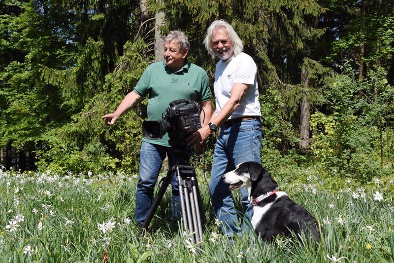 Tourismuspionier Hermann Hüthmayr mit Naturfilmer Erich Pröll. – Bild: ORF/​Landesstudio Oberösterreich