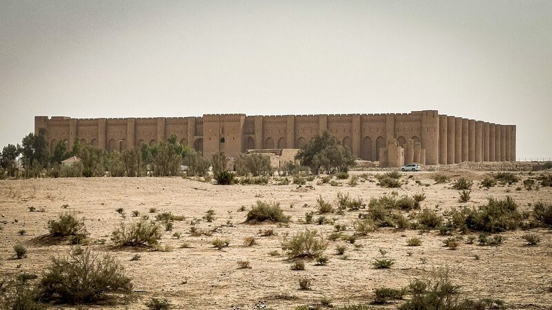 Der Palast von Uchaidir wurde von der berühmten britischen Forschungsreisenden Gertrude Bell im Jahr 1908 zum ersten Mal sorgfältig vermessen. – Bild: ZDF
