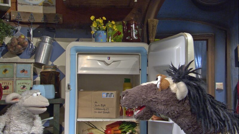 Oje, Pferd hat vergessen, Tante Hüflis Geburtstagsgeschenk rechtzeitig abzuschicken! – Bild: NDR/​Sesame Workshop