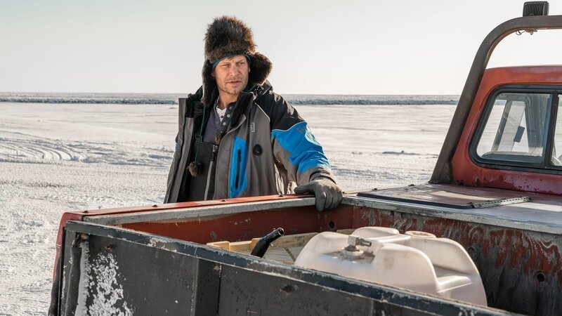 Kapitän Shawn Pomrenke neben seinem roten Track Truck. – Bild: Discovery Communications, LLC