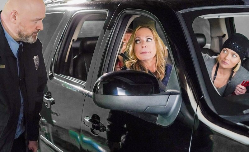 Will Sasso, Allison Janney, Jaime Pressly. – Bild: ORF/​Tele-München/​Warner/​CBS/​Robert Voets