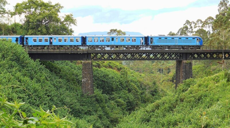 Auf der sogenannten Main Line fährt der Zug über unzählige Brücken hinauf auf fast 1.900 Höhenmeter. – Bild: ZDF/​SWR/​Alexander Schweitzer