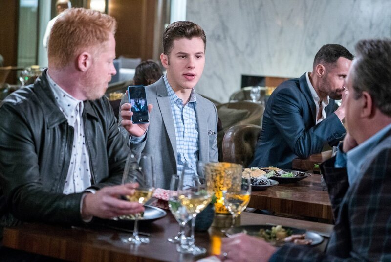 Jesse Tyler Ferguson (Mitchell Pritchett), Nolan Gould (Luke Dunphy), Eric Stonestreet (Cameron Tucker). – Bild: ORF/​20th Century Fox