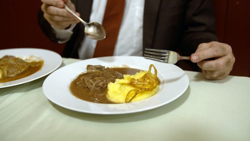 Zwiebelrostbraten im Vergleich. – Bild: ORF/​d5 productions