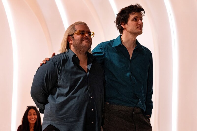 Herman Judd (Josh Gad) and Matt Spencer (Zach Woods) – Bild: Home Box Office, Inc.