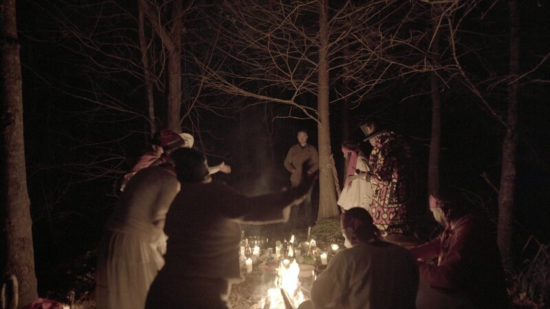 Moderator Sam Sheridan lernt mit dem göttlichen Prinzen Ty Emmecca etwas über Hoodoo und Voodoo. – Bild: Karga Seven Pictures /​ National Geographic