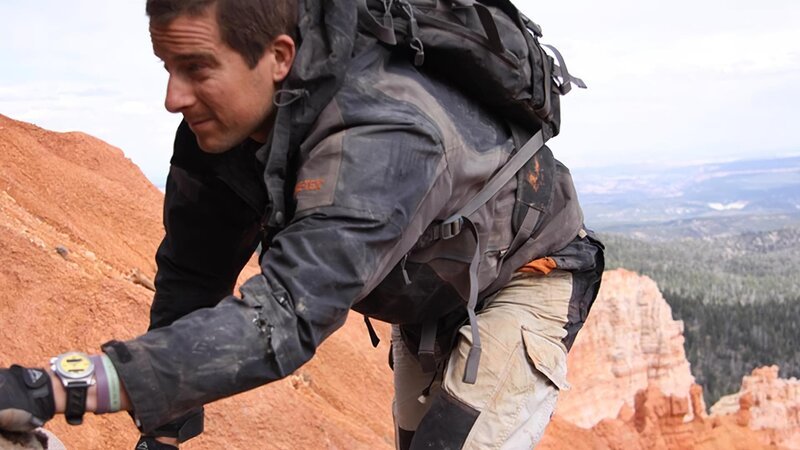 Bear Grylls during Red Canyon scramble. – Bild: Discovery Communications