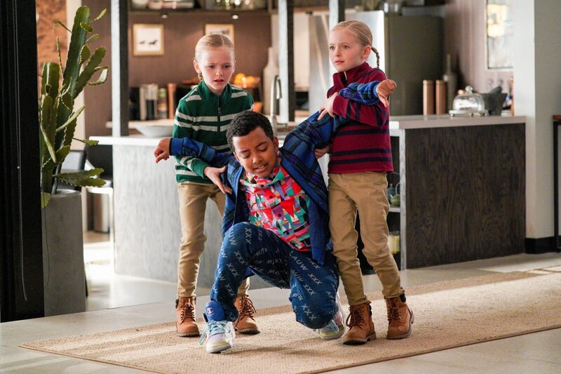 (v.li.): Ella Allan (Amy Fogerty), Devin Trey Campbell (Rory Banks), Mia Allan (Emma Fogerty). – Bild: ORF/​PRO7/​ABC/​Byron Cohen
