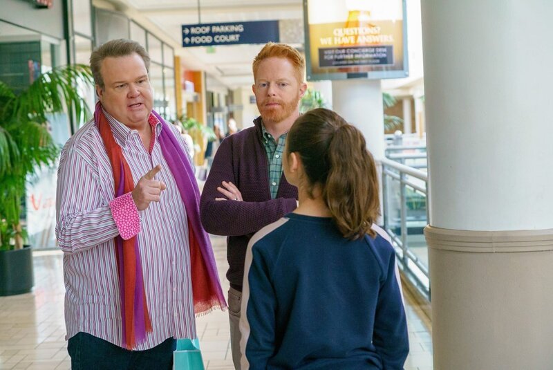 L-R: Cameron Tucker (Eric Stonestreet), Mitchell Pritchett (Jesse Tyler Ferguson) und Lily Tucker-Pritchett (Aubrey Anderson-Emmons) – Bild: ORF/​20th Century Fox