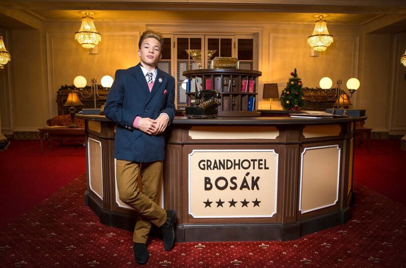 Vincent Bosak Junior (Jan Maršál) im Hotel – Bild: MDR/Česká televize/Michaela Buchtová Vincent Bosak Junior (Jan Maršál) im Hotel – Bild: MDR/Česká televize/Michaela Buchtová