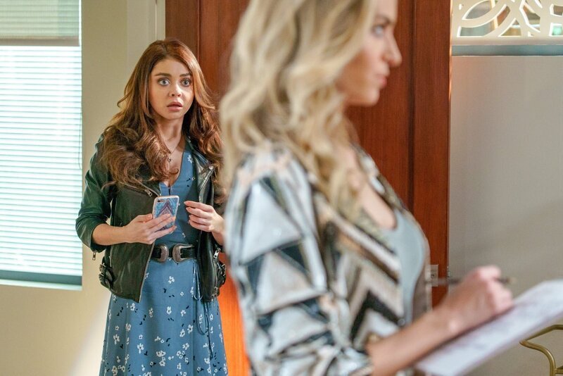 Haley Dunphy (Sarah Hyland), Madison (Margaret Judson) – Bild: ORF/​20th Century Fox