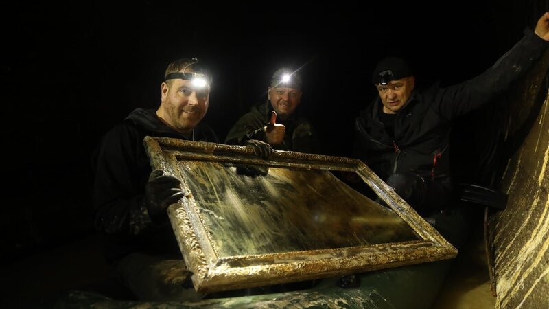 L-R: Josh Gates und die Ermittler Pawel Piatkiewicz und Robert Kubiszekski. – Bild: Discovery Communications, LLC
