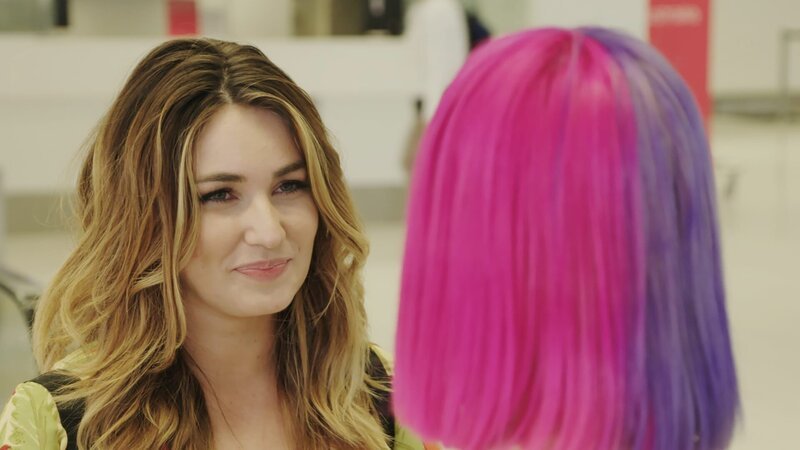 L-R: Stephanie and Erika at the airport – Bild: TLC /​ Discovery Communications, LLC