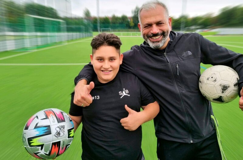 Tolga und Mustafa Gündar von Streetbolzer Kassel. – Bild: HR
